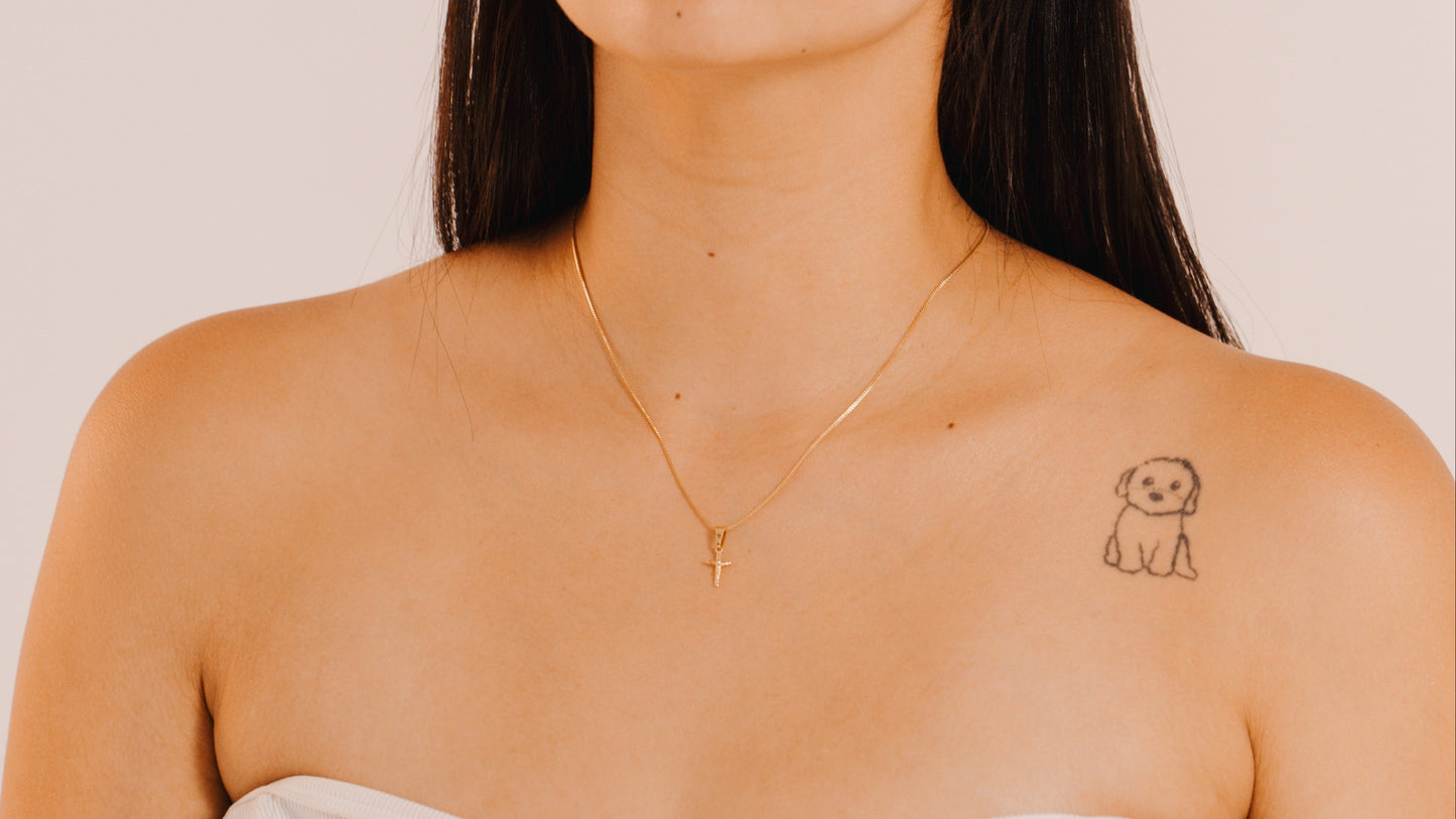 Dije Cristo Esbelto Pequeño