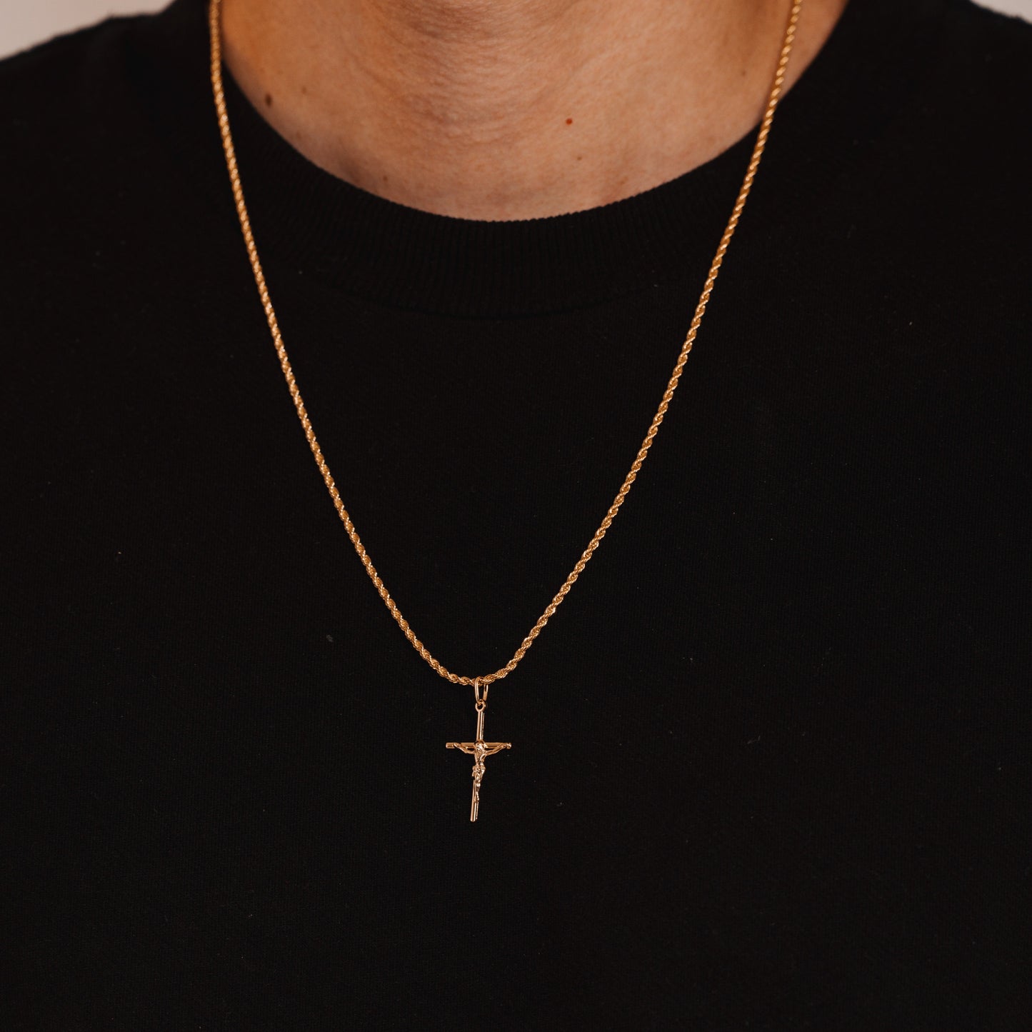 Dije Cristo Esbelto Unisex