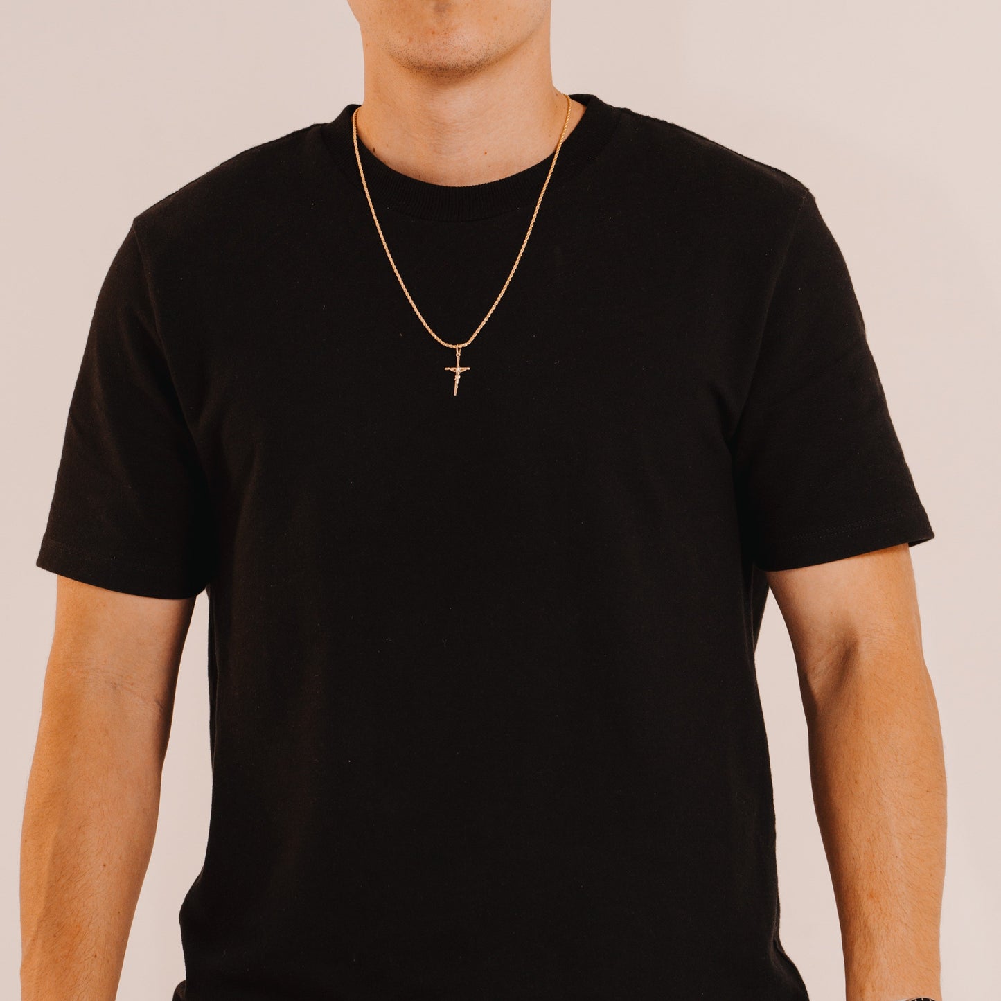 Dije Cristo Esbelto Unisex