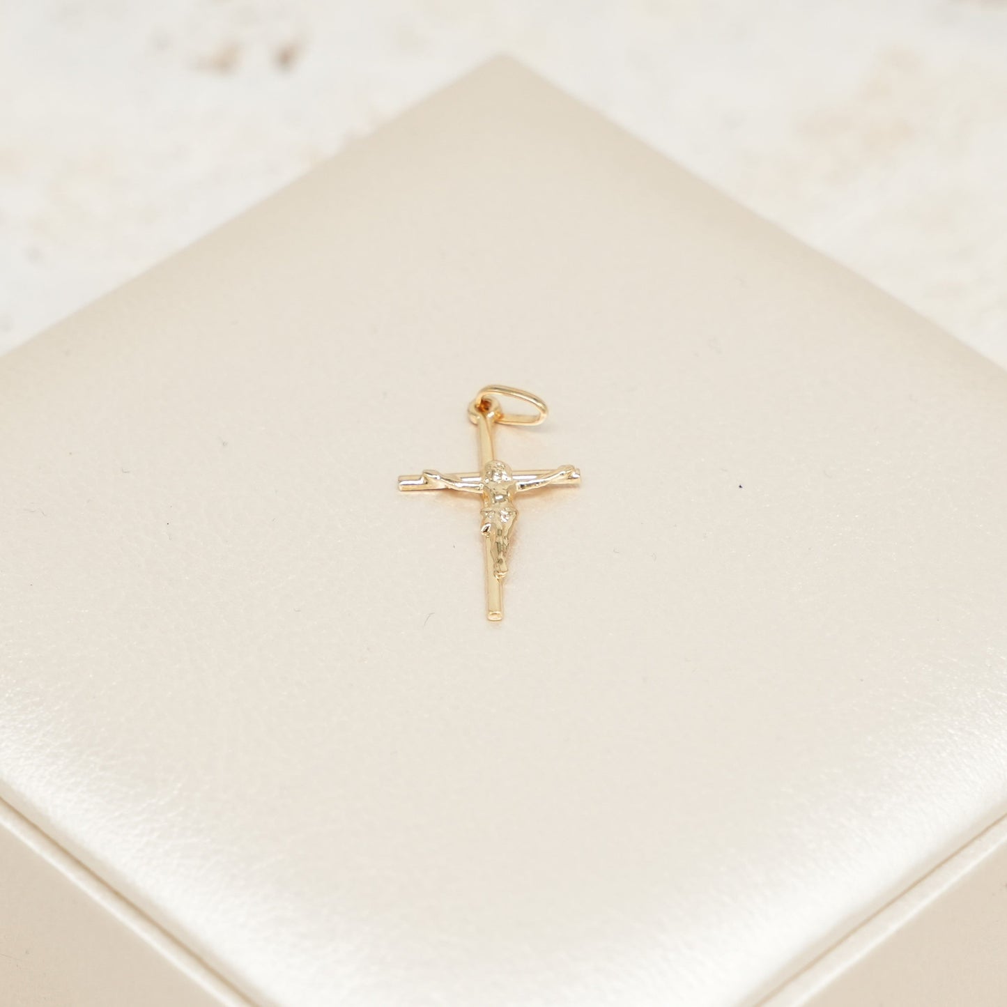 Dije Cristo Esbelto Unisex
